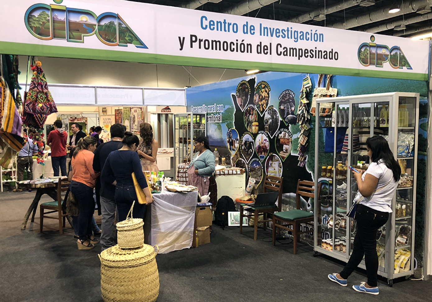 Organizaciones Indígenas y Campesinas promocionaron el potencial productivo del bosque en la XV EXPOFOREST 