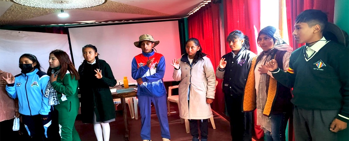 Niños concejales por un día sesionan en conmemoración del Día del Niño en el municipio de San Pedro de Totora