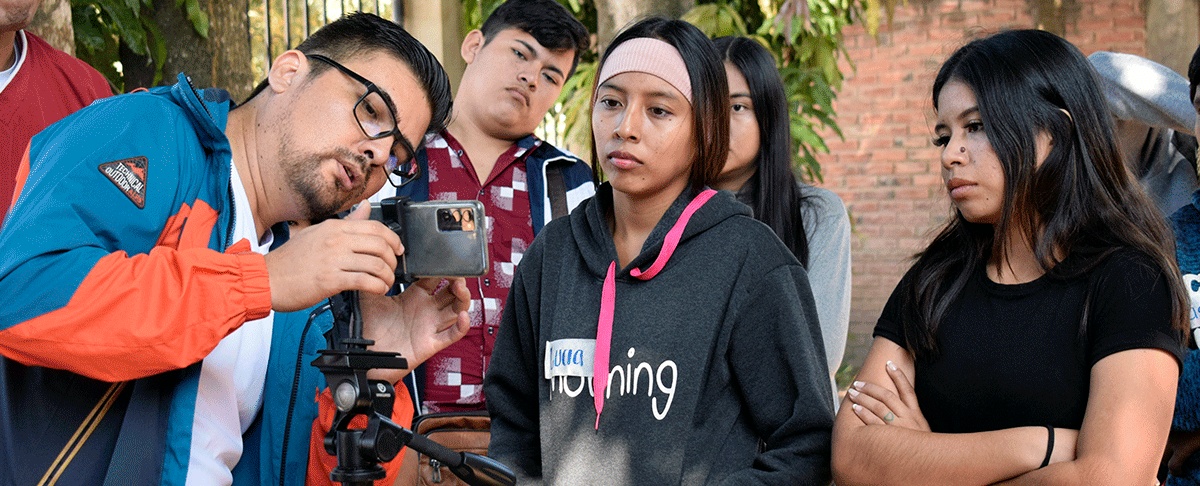 Jóvenes indígenas exploran su mundo a través de la fotografía