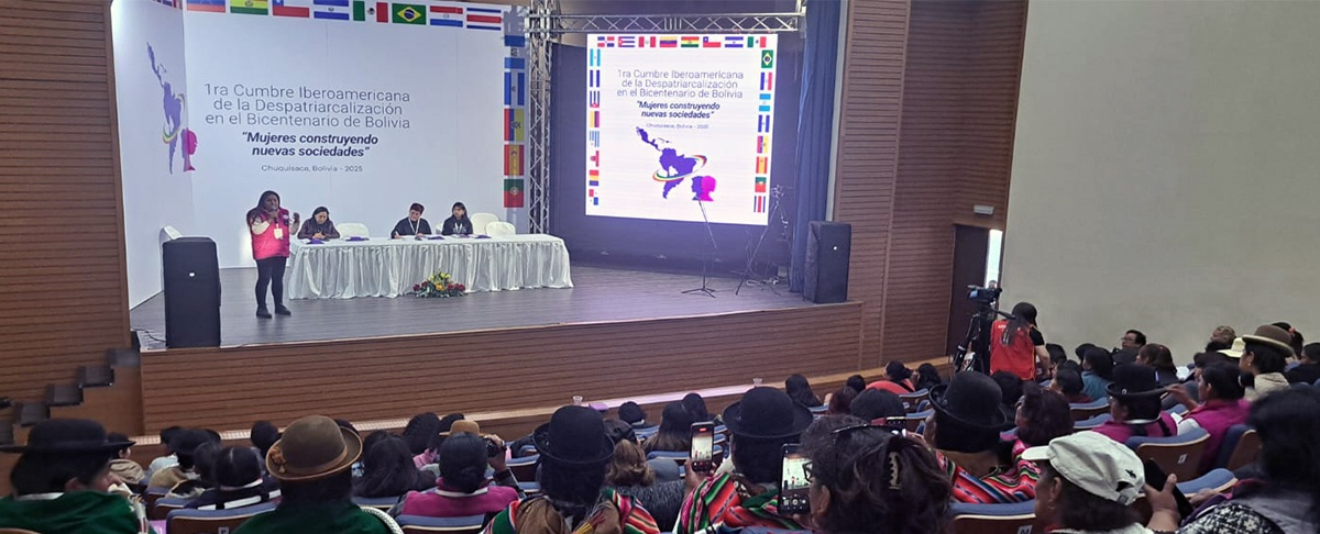  Promotoras comunitarias participan en la 1ra Cumbre Iberoamericana de la Despatriarcalización: Mujeres construyendo nuevas sociedades