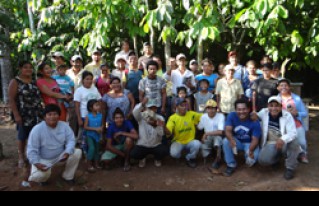 Taller sobre la cría de abejas nativas en la Amazonía Boliviana