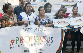  Mujeres organizadas de Cobija y de todo el país en vigilia por la paridad con miras a las elecciones generales de mayo