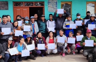 Jóvenes de san pedro de Totora reciben certificación como gestores en gobernanza ambiental